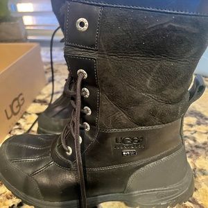 Ugg Butte boots.  Excellent condition sz 6 kids fits women 7.5 or 8